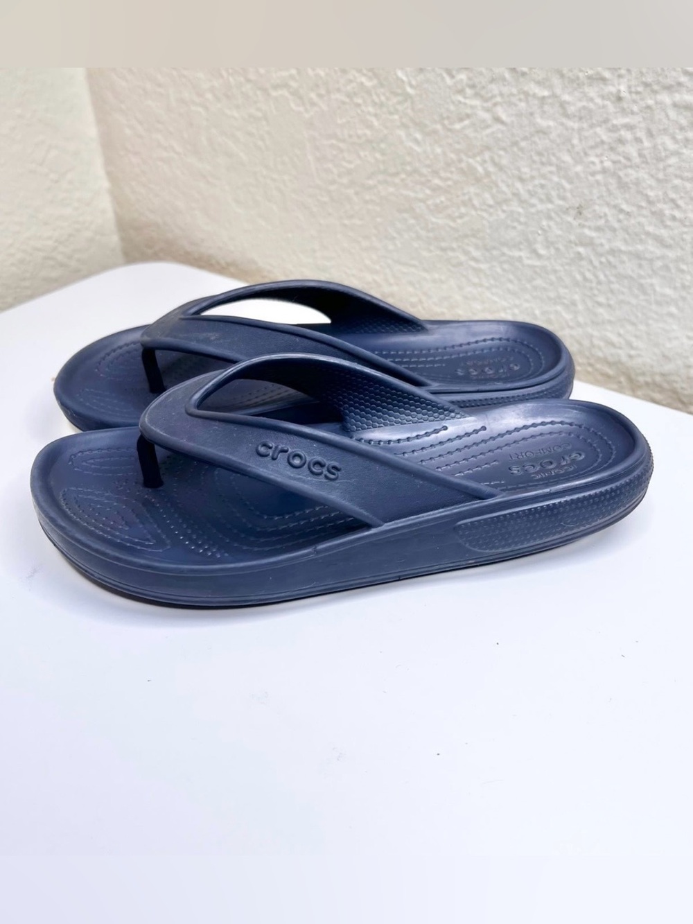 Crocs Ionic Comfort Unisex Flip Flop Sandals Boys Size  4 Girls Size  6.